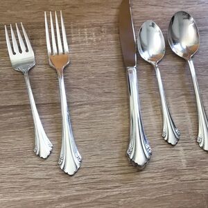 Community Oneida silverware place setting